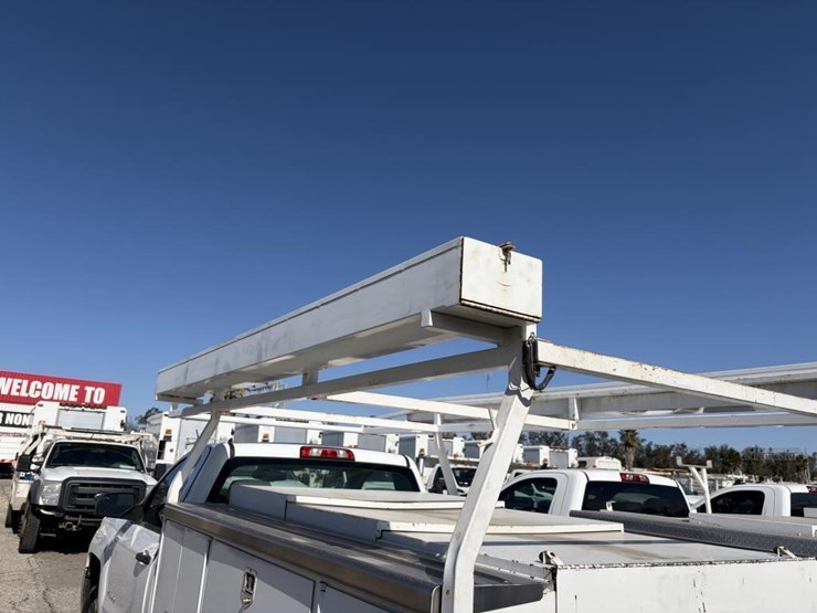 2017-chevrolet-2500-image-24