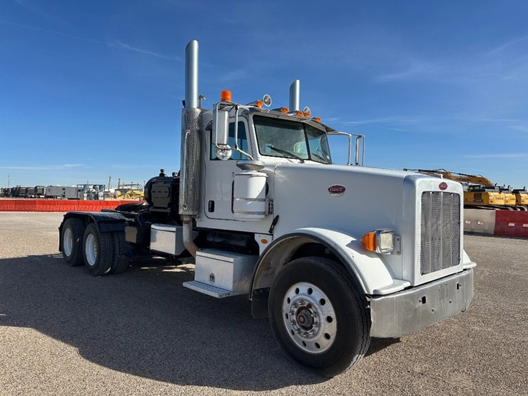 2009-peterbilt-367-image-3