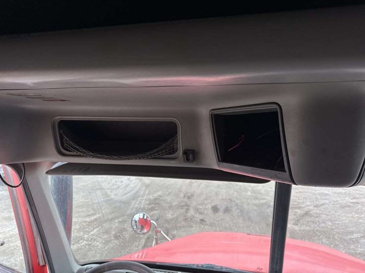 2000-freightliner-flc120-image-34