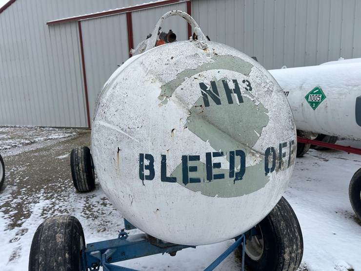 1000-gal.-nh3-tank-on-gear-(on-site)-image-4