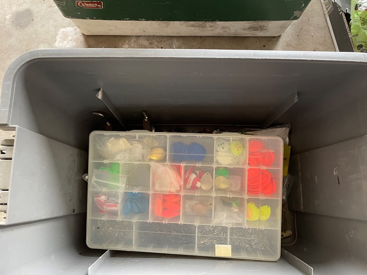 #7622-•-craftsman-box-with-baits-image-4