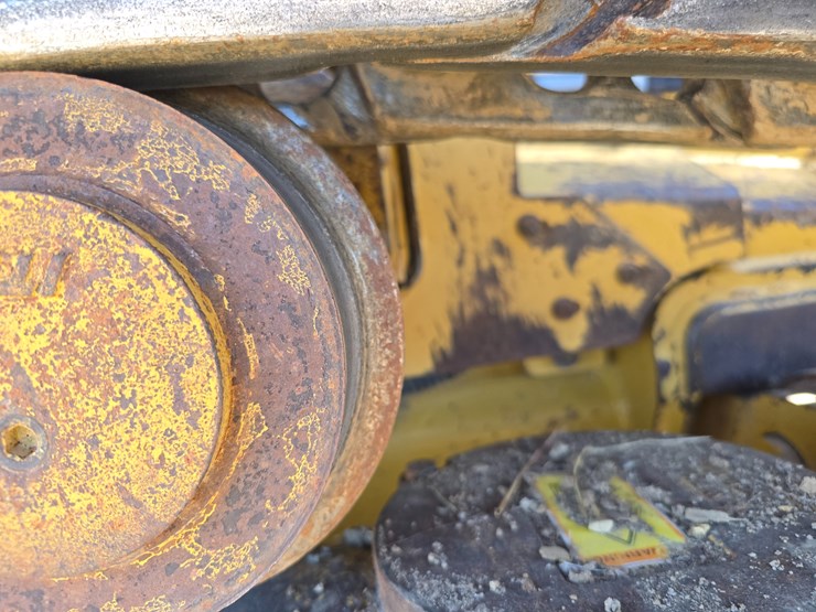 2015-caterpillar-953d-image-70