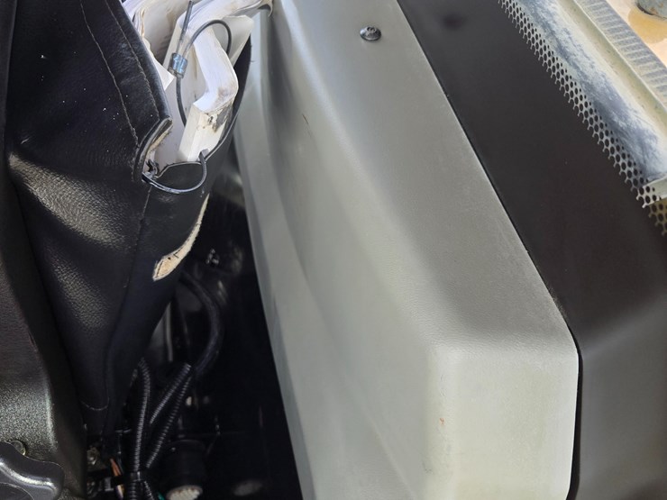 2015-caterpillar-953d-image-123