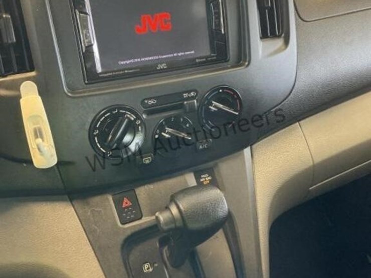 2017-nissan-nv200-image-19