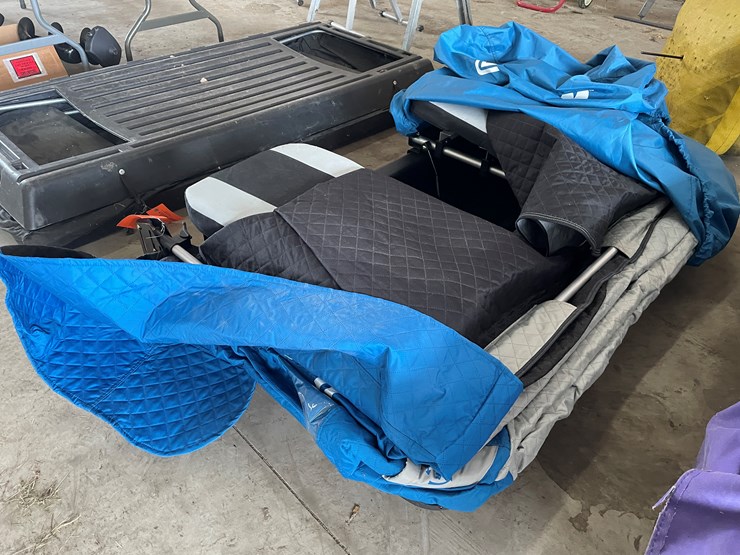 #7636-•-nanook-thermal-ice-fishing-shack-image-3