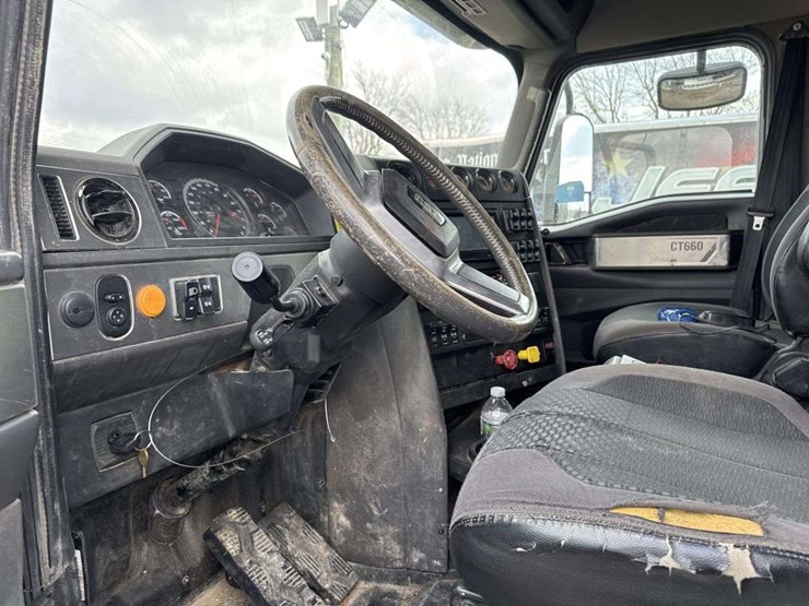 2016-caterpillar-ct660-image-30