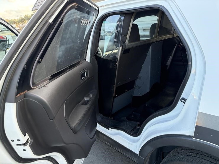 2014-ford-explorer-image-11