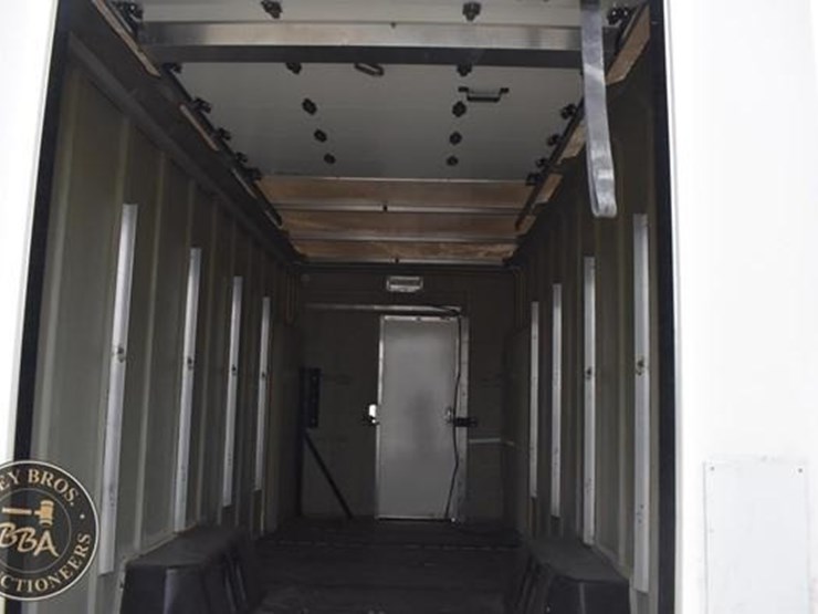 2000-box-truck-bed-38869-image-16