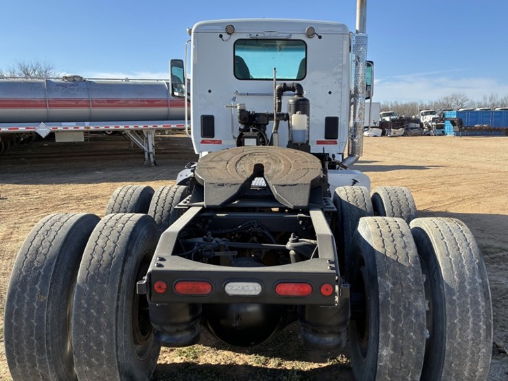 2020-peterbilt-567-image-5