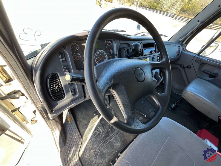 2019-freightliner-m2-s/a-box-truck-image-73