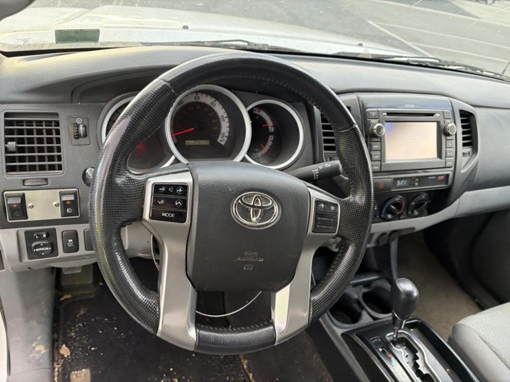 2013-toyota-tacoma-image-13