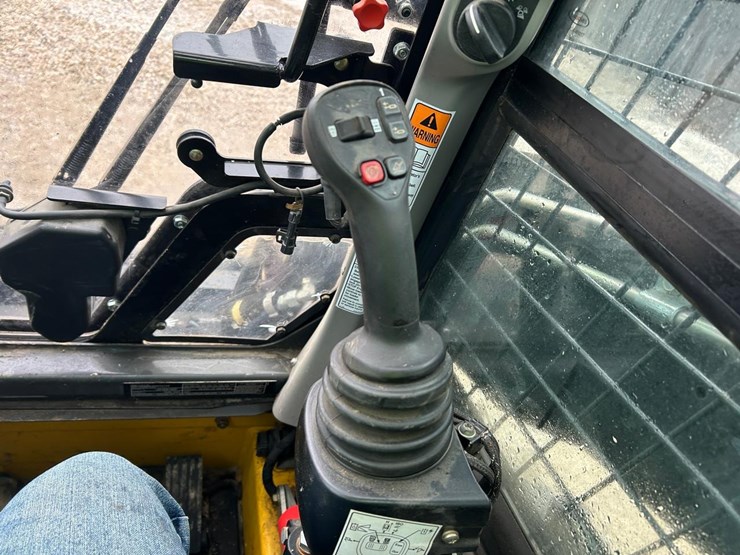 2021-new-holland-c345-image-23