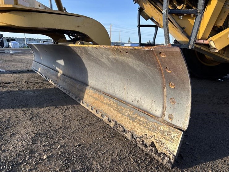 caterpillar-143h-image-10