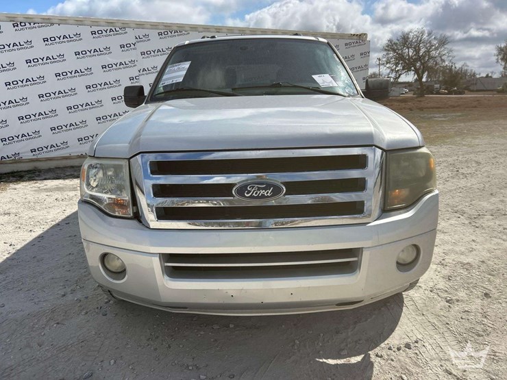 2011-ford-expedition-image-28