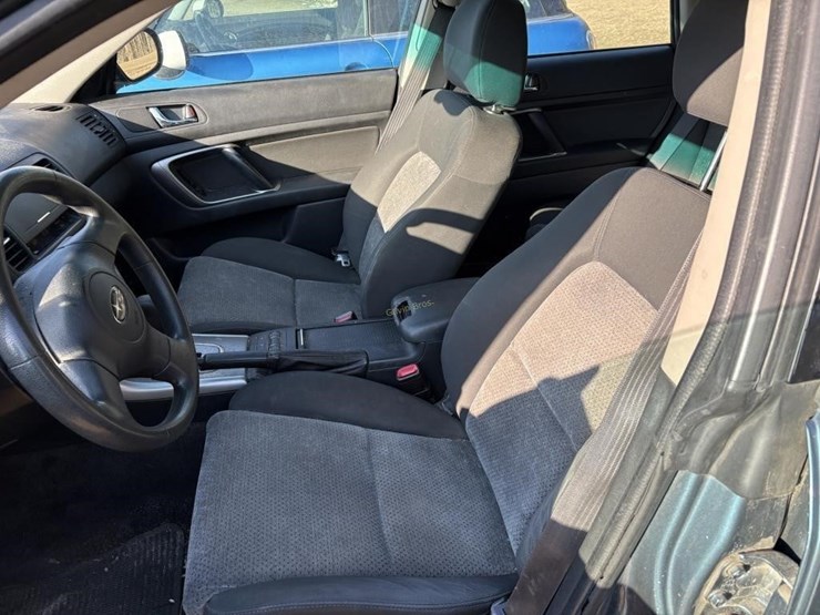 2005-subaru-outback-suv-image-8