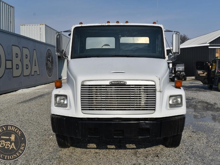2001-freightliner-fl60-image-9