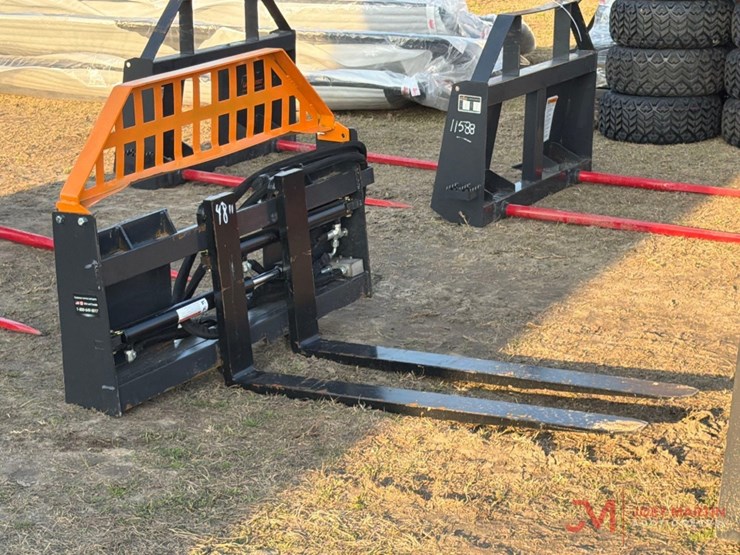 48"-hydraulic-forks-skid-steer-attachment-image-1