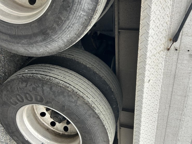 2002-vantage-39-ft-image-11