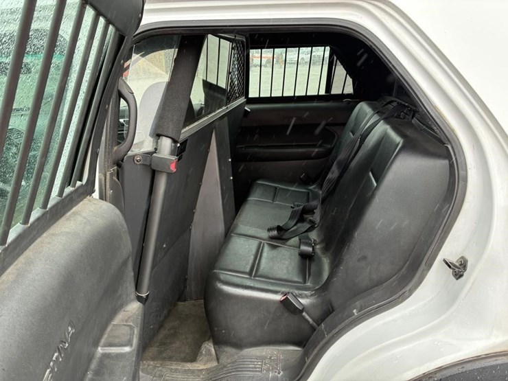 2015-ford-explorer-image-12