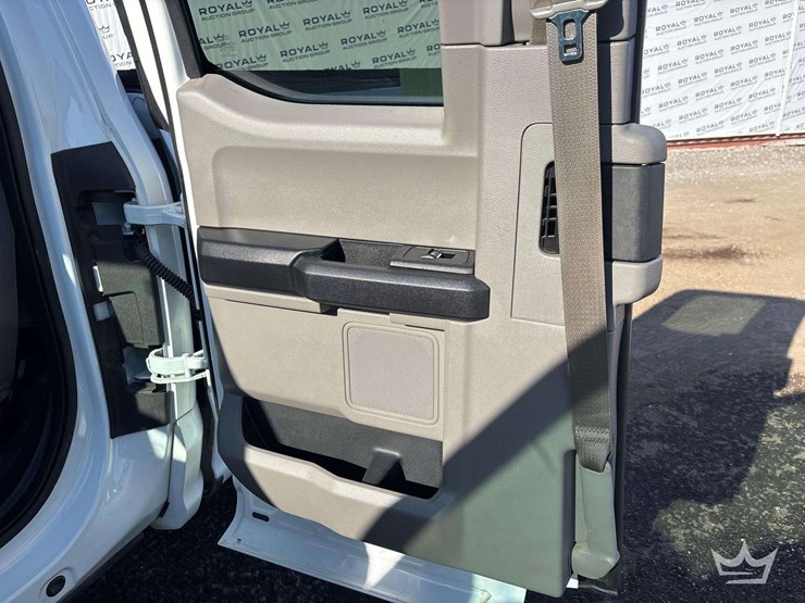 2016-ford-f-150-ext.-cab-pickup-truck-image-16