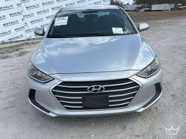 2017-hyundai-elantra-sedan-image-24