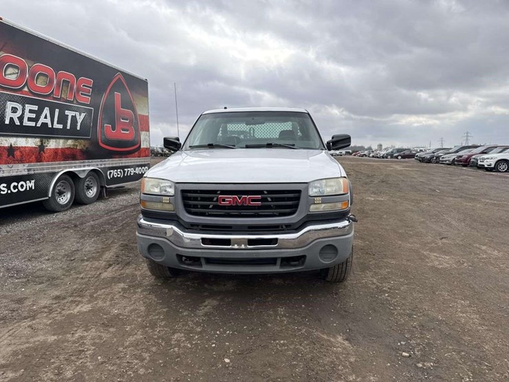 2005-gmc-sierra-2500-image-7