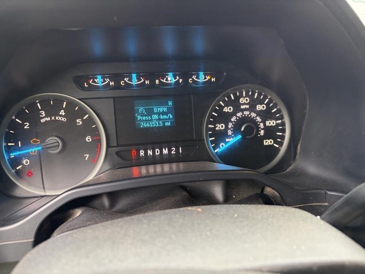 2015-ford-f150-xlt-image-15