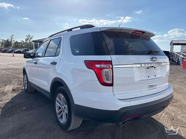 2015-ford-explorer-image-4