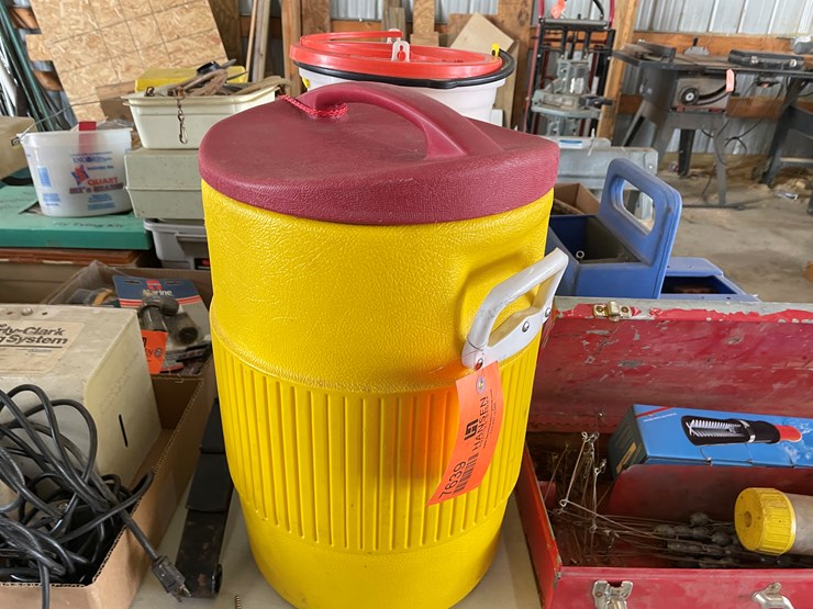 #7639-•-igloo-water-cooler-image-1