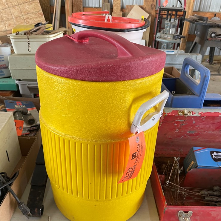 #7639 • Igloo Water Cooler