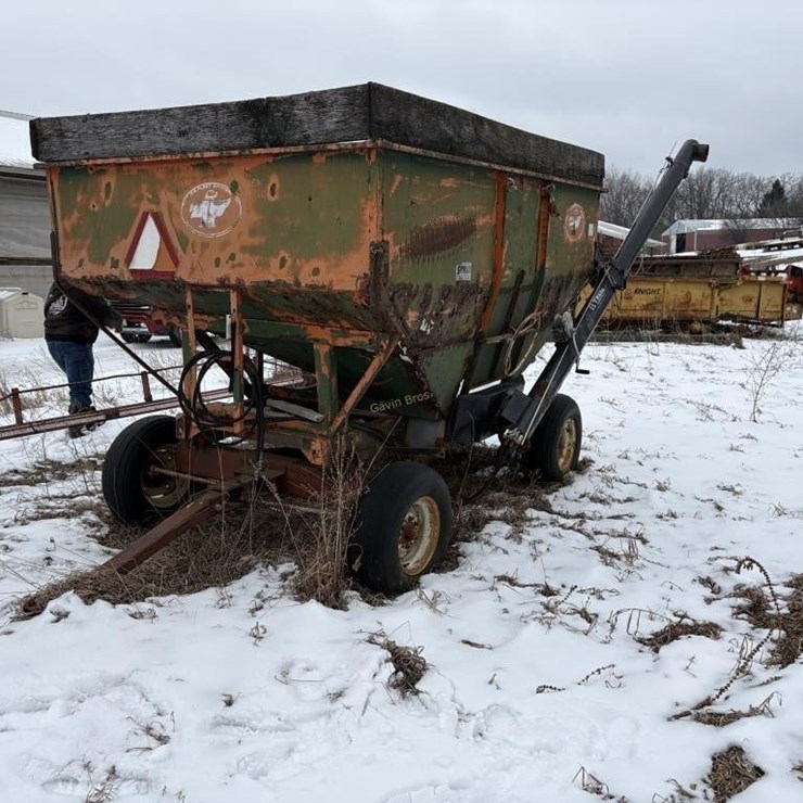 Gravity Box w/Fertilizer Auger - OFF SITE