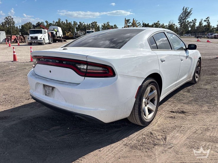 2017-dodge-charger-sedan-image-3