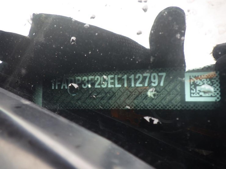 2014-ford-focus-sedan-image-15