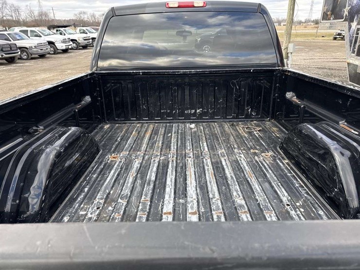 2005-gmc-sierra-2500-image-13