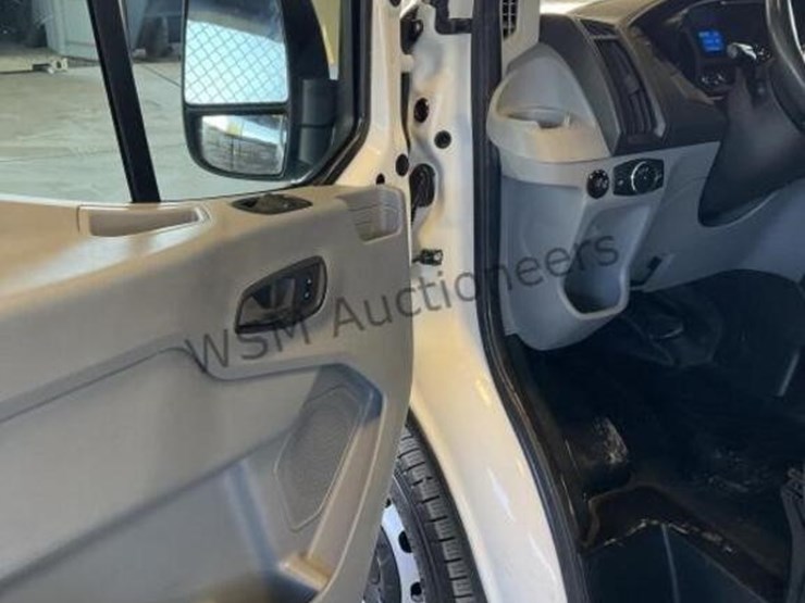 2015-ford-transit-image-26