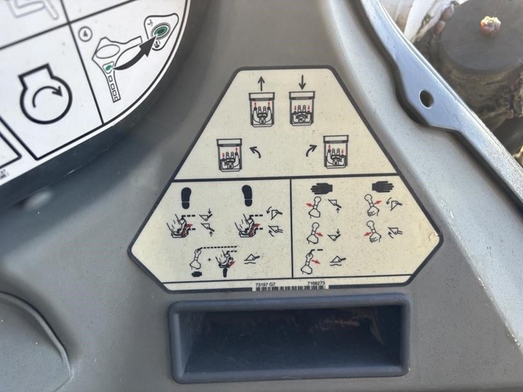 2021-bobcat-s590-image-11