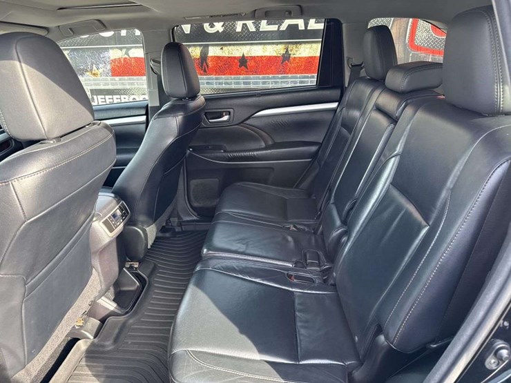 2016-toyota-highlander-image-18