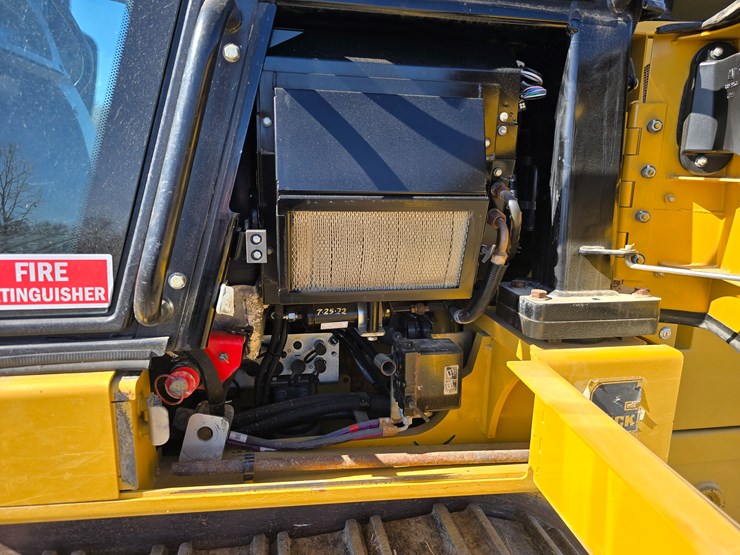 2015-caterpillar-953d-image-78