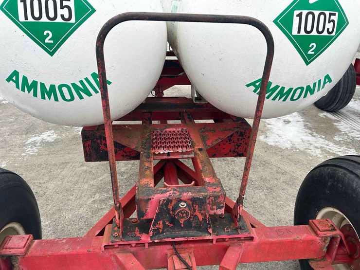 ag-systems-twin-1000-gal.-nh3-tanks-on-gear-#15-image-7