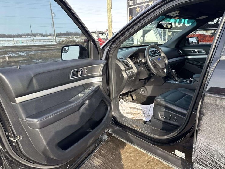 2016-ford-explorer-xlt-image-10