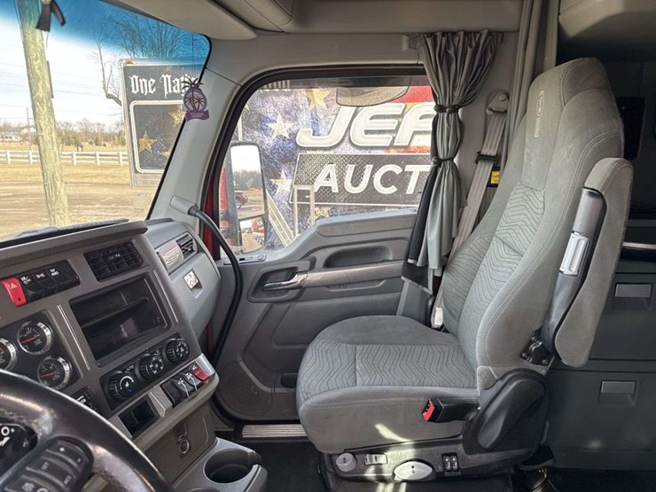 2019-kenworth-t680-image-24