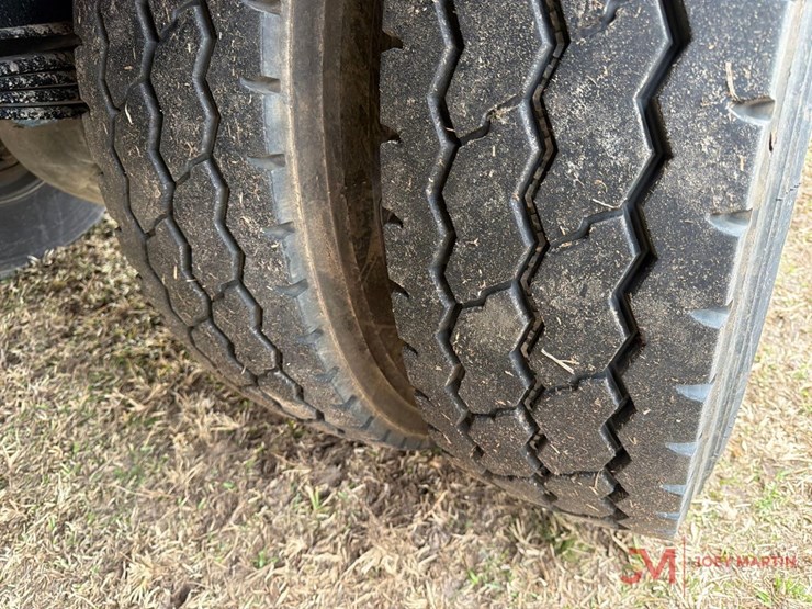 2018-peterbilt-337-image-16