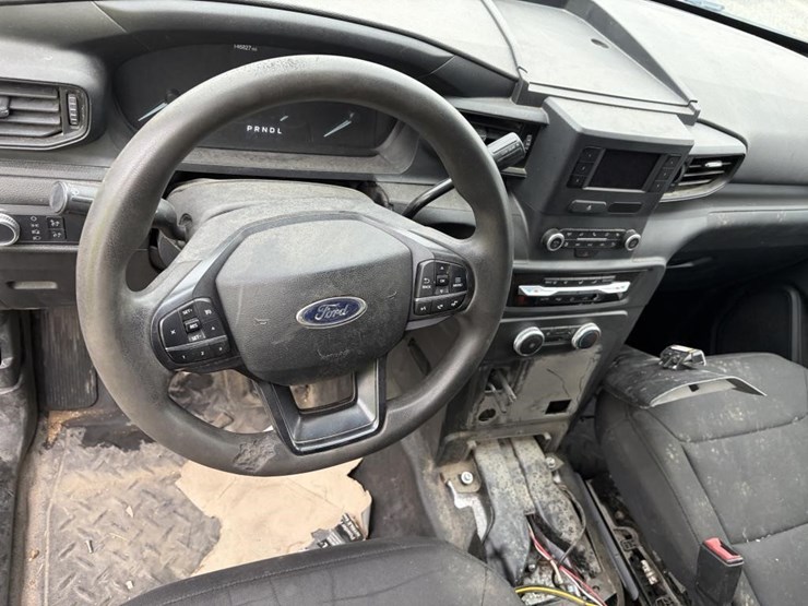 2020-ford-explorer-image-18