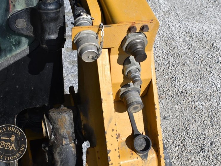 2019-caterpillar-249d3-image-28