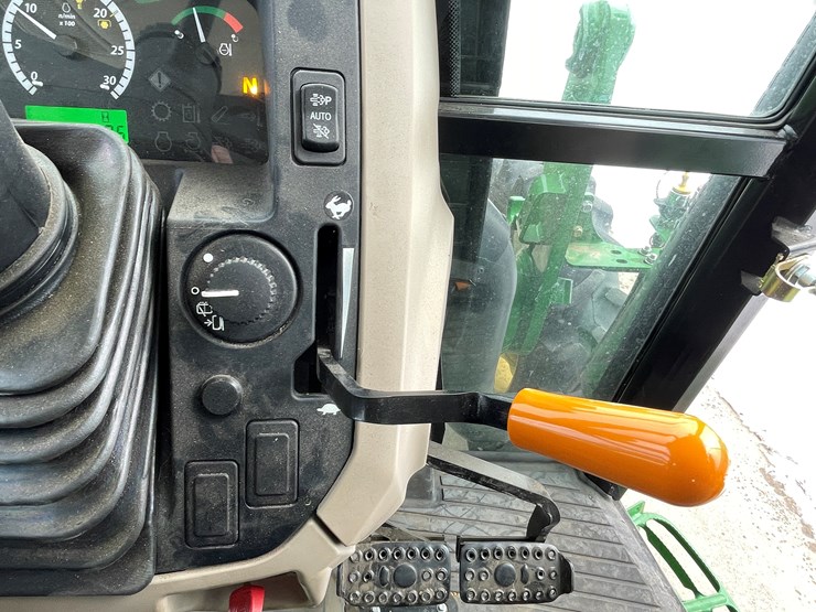 2015-john-deere-5075e-image-54