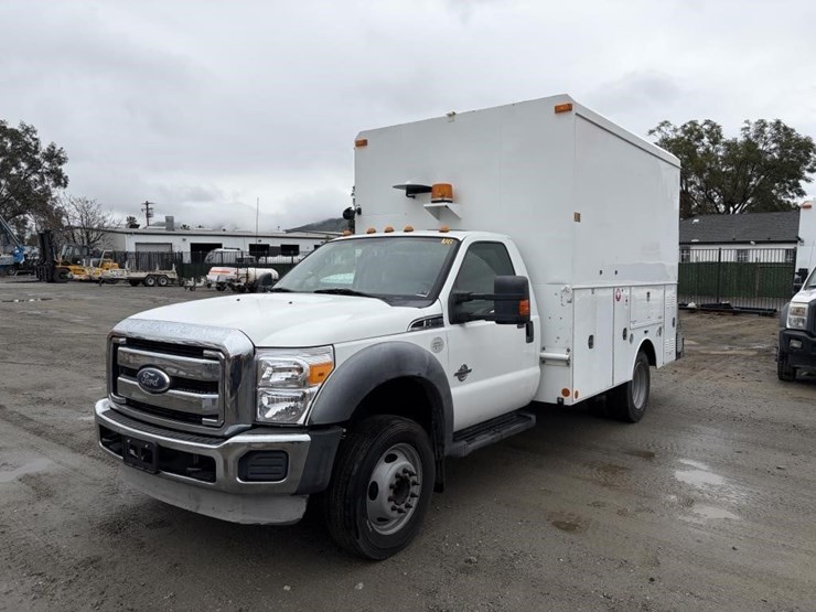 2011-ford-f550-image-1