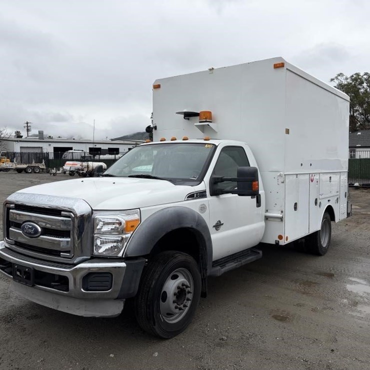 2011 FORD F550