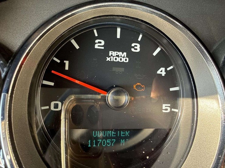 2013-chevrolet-3500-image-28