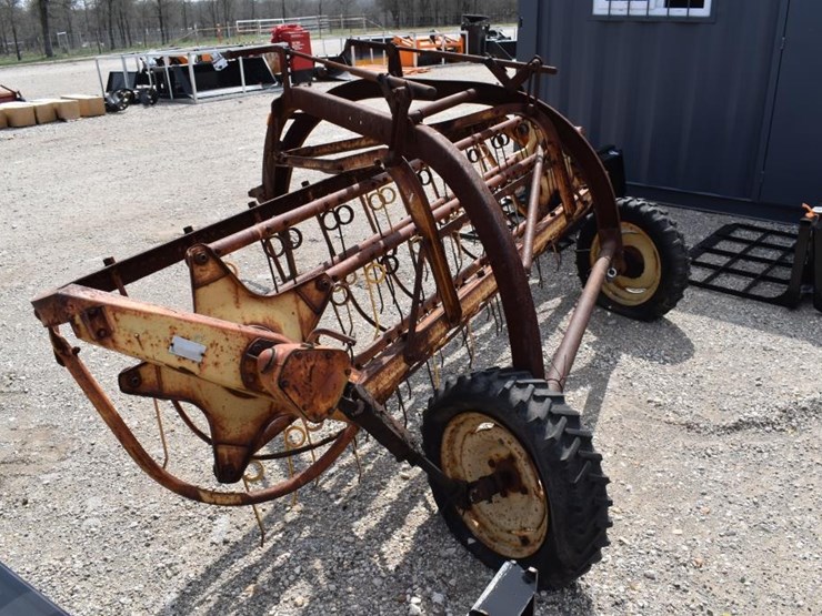 new-holland-258-image-3