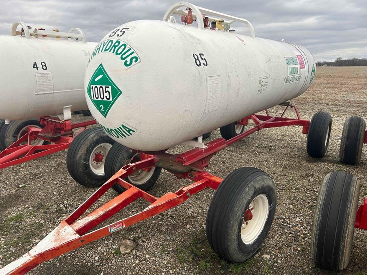 1000-gal.-nh3-tank-on-gear-#85-sells-offsite-image-11